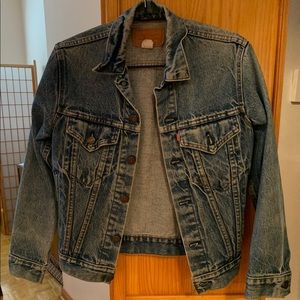 Women’s fitted Levi’s jean jacket